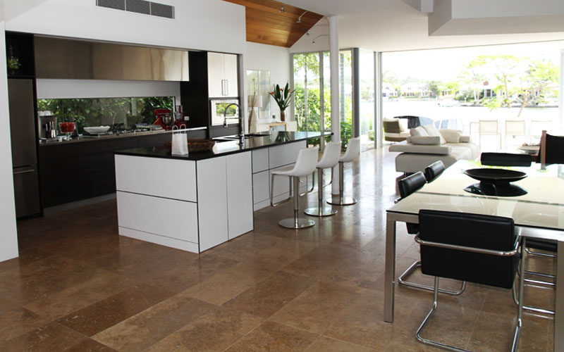 Modern residential home with pool designed by Neotecture